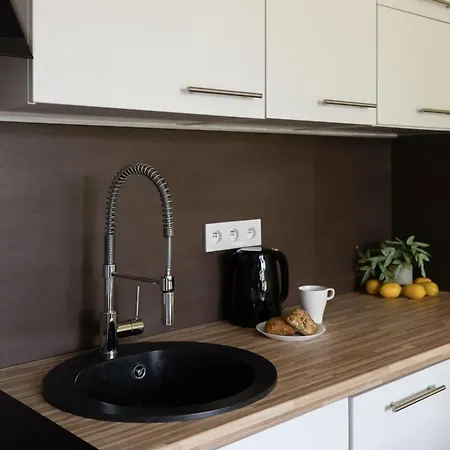 Cozy Pet Friendly With Place For Remote Work By Renters Apartmán *
