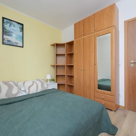 Cozy Pet Friendly With Place For Remote Work By Renters